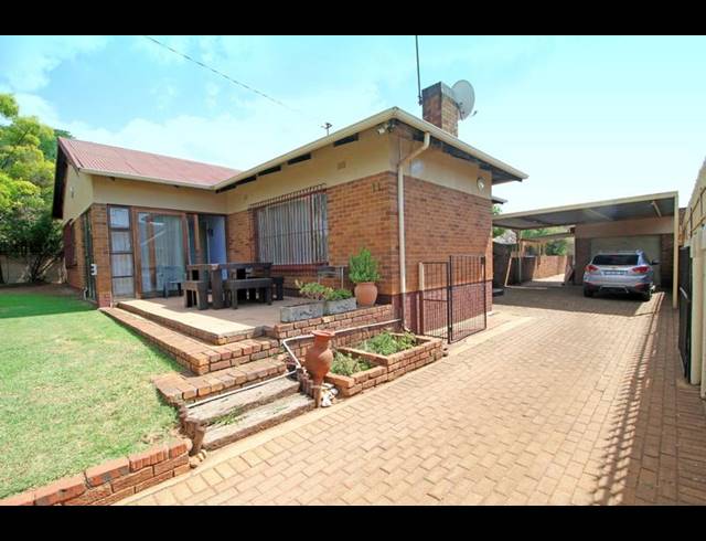 3 BEDROOM HOUSE FOR SALE IN HOMESTEAD